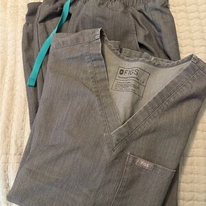FIGS Gray Scrub Set
